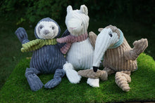 Load image into Gallery viewer, Nibblet Anteater Knottie